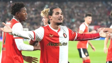 Feyenoord grijpt in extra tijd Champions League-zege op Mourinho's Fenerbahçe