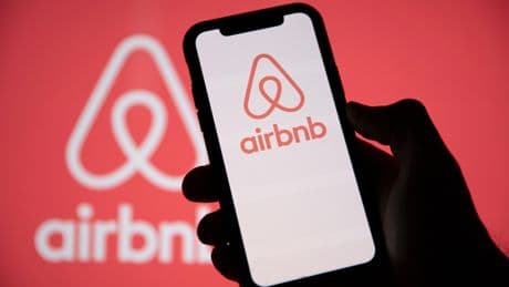 Coiffeur, masseur, traiteur : Airbnb annonce l’ajout de services à domicile