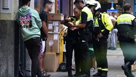 Dos detenidos en Bilbao con 30.000 euros procedentes de estafas a bazares chinos