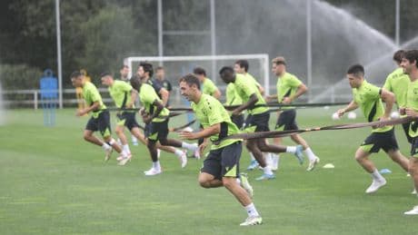 La Real empezará la pretemporada este lunes con 18 jugadores, ausencias destacadas y a puerta cerrada