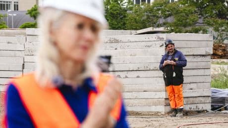 Aantal vergunningen blijft maar dalen: regelmoeras smoort de bouw van 100.000 woningen per jaar