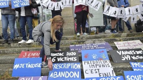 Veinte años de cárcel para el doctor pederasta que abusó sexualmente de 299 niños en Francia
