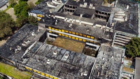 Sorge nach verheerendem Brand in Erkrath: Wie sicher sind PV-Anlagen auf unseren Schuldächern?