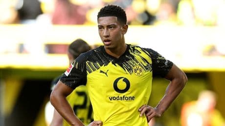 Jobe Belligham sostituito e genitori furiosi col ds negli spogliatoi: Borussia Dortmund, caos e divieti