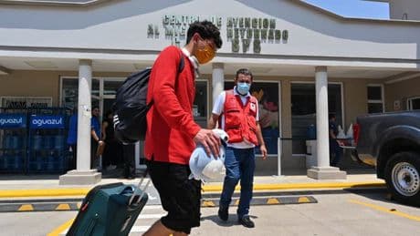 "Quittez le pays maintenant": 64 migrants volontaires ont quitté les États-Unis pour le Honduras et la Colombie