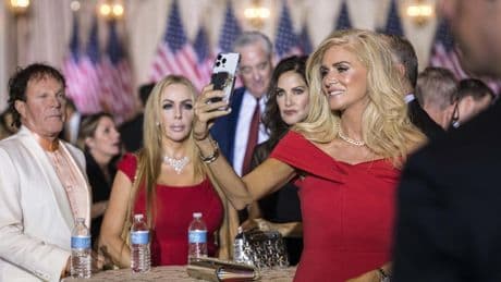 ‘MAGA look’, la estética trumpista que arrasa en EE.UU. con tacones, armas y bótox