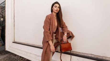 Mocha Mousse und Co.: Gedeckt und elegant: Das sind die Trendfarben 2025