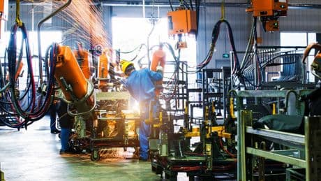 Chine, Inde, «pays à meilleurs coûts»... Les constructeurs automobiles poussent plus que jamais leurs fournisseurs à délocaliser
