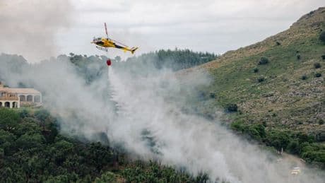 Feu de forêt: dix départements en vigilance orange ce mardi et trois en vigilance rouge