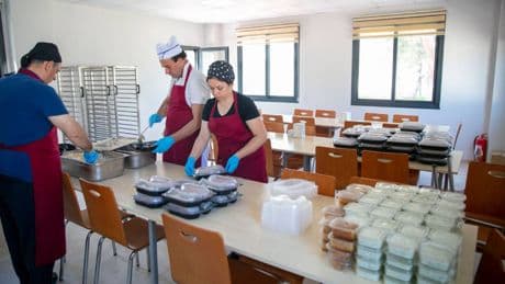 Yoksullukla mücadelenin yeni adresi: Dayanışma Mutfağı..! Evlere yemek hizmeti verecek