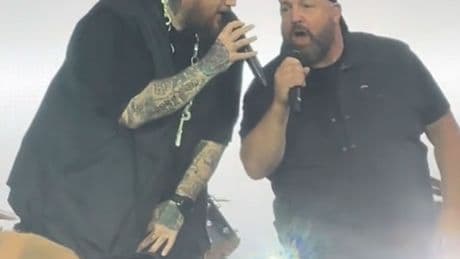 Kevin James joins Jelly Roll onstage for surprise performance after lookalike comparisons
