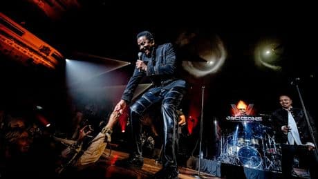 Staat de apparatuur aan? Zingt Marlon Jackson wel? The Jacksons geven ondermaats optreden in het Concertgebouw