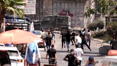 İsrail askerlerinin, Ramallah'a düzenlediği baskında 27 kişi yaralandı