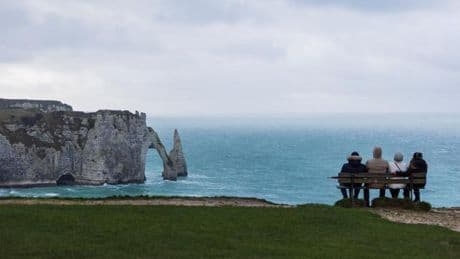À Étretat, les vagues se rapprochent : “Les falaises ne sont plus sûres”