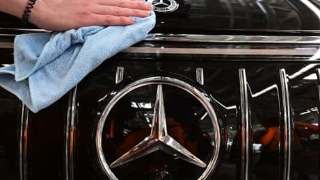 Automobilindustrie: Gewinn bei Mercedes-Benz bricht um mehr als die Hälfte ein
