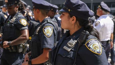 Un tiroteo en club de Nueva York vinculado a pandillas deja tres muertos y nueve heridos