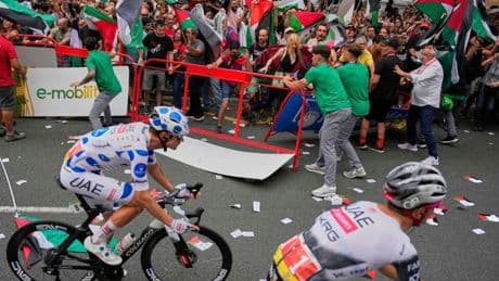 Jonas Vingegaard poltert nach Vuelta-Etappe – Verletzte nach Protesten