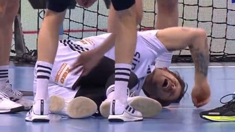 Er schreit vor Schmerzen - Horror-Verletzung in der Handball-Bundesliga