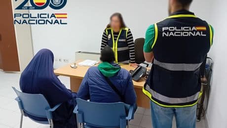 Detienen a una pareja en Elche por mutilar presuntamente los genitales de su hija de tres años