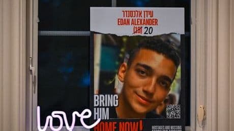 Hamas übergibt US-israelische Geisel an Rotes Kreuz
