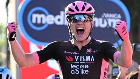 Olav Kooij pone el cierre al triunfo del Visma en el Giro