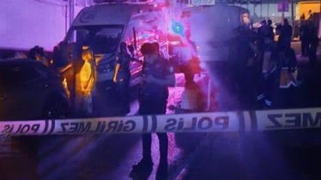 Düğün çıkışı kanlı bitti! Yakınını, başına taşla vurarak öldürdü