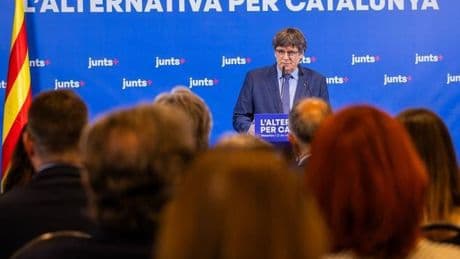 Puigdemont acusa al PP de "rebelión" y "traición" por su oposición a la oficialidad del catalán en la UE