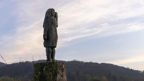 La misteriosa desaparición de la estatua de Melania Trump de su ciudad natal