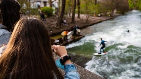 «Une vague en plein centre-ville, c’est quelque chose de très spécial» : si vous aimez le surf, le spot parfait est à Munich