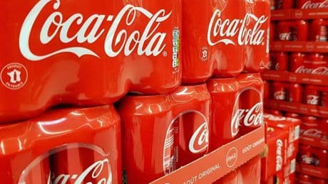 Coca-Cola cumple los deseos de Trump: lanzará en otoño en EEUU una versión elaborada con azúcar de caña