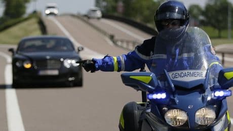 Gironde: un homme mis en examen après avoir grièvement blessé un gendarme lors d'un refus d'obtempérer