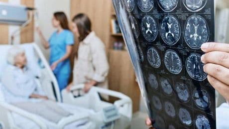 El negocio de los 'headhunters' sanitarios: así buscan especialistas para hospitales privados hasta en Arabia Saudí