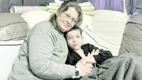 Nonna Olena: «Mio nipote rapito dai russi, così l?ho salvato». Viaggio di 800 chilometri e 4 confini superati per riportare il bimbo in Ucraina