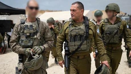 Netanyahu: «Riprendere gli aiuti»
Ma l?Idf entra a Gaza, civili in fuga