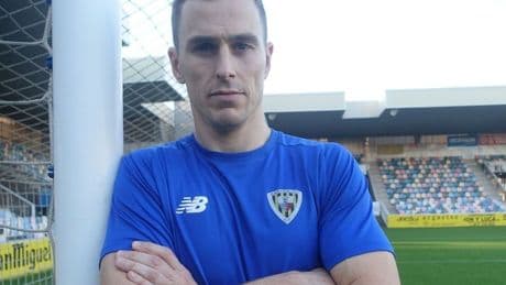 Borja García seguirá liderando la zaga del Barakaldo