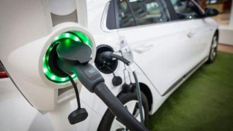 Las ventas de vehículos eléctricos en mayo baten un récord histórico con 23.558 unidades vendidas