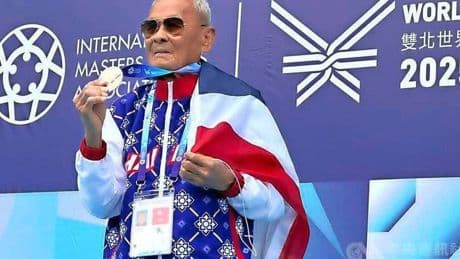 105-jarige Thai maakt indruk met vier gouden medailles: ’Echt een stoere kerel’