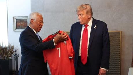 Mit spezieller Botschaft - Ronaldo-Geschenk für Trump