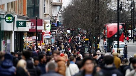 ‘Small but positive’ rise in retail footfall as sunny April encourages shoppers