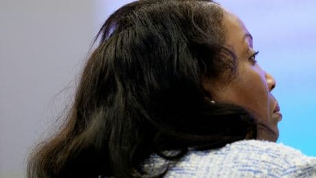 Près de 600 économistes défendent la responsable de la Fed Lisa Cook face aux menaces de Donald Trump