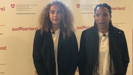 «Calcio d'inizio per un sogno»: all'ambasciata Svizzera parte l'avvicinamento a Euro 2025 con Pilgrim e Aigbogun