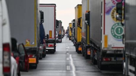 Verkehrsbehinderungen: Umgekippter Lkw blockiert A4 - Kilometerlanger Stau