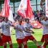 Übergabe am Samstag: Wück überreicht Meisterschale an Bayern-Fußballerinnen