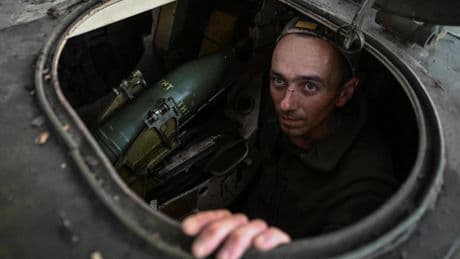 Putin aprovecha que "el frente es un desastre" para romper las defensas de Ucrania en Donetsk antes de verse con Trump