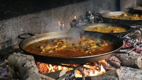 El restaurante de Valencia con 60 años de historia que hace una de las mejores paellas: tan solo cuesta 15 euros