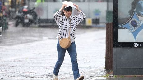 Yaz yüzünü bir türlü göstermiyor! Meteoroloji'den sarı kodlu sağanak uyarısı!