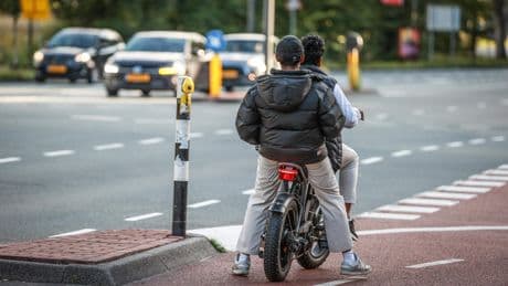Toch maatregelen tegen fatbike-overlast: minister wil helmplicht voor minderjarigen op álle e-bikes