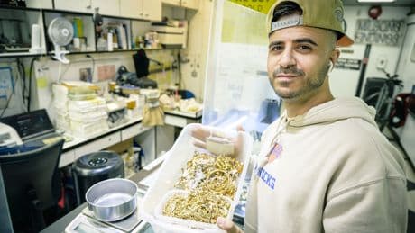 Rush to trade gold for dollars sparks cash shortages in NYC’s Diamond District: ‘This is a new experience’