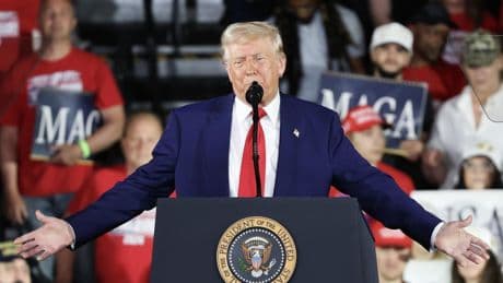 Trump se autoproclama defensor de la clase obrera en uno de los estados donde más empleo se ha destruido en sus 100 días de gobierno