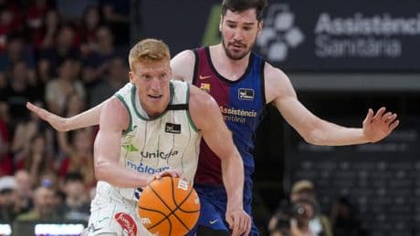 Unicaja roza la perfección en el Palau y fuerza el tercer partido de la serie tras lograr una gran victoria sobre el Barça
